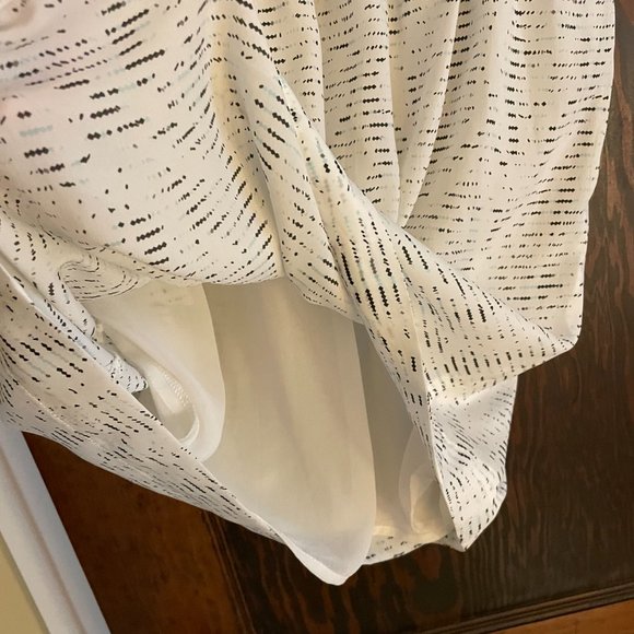 EUC BCBGeneration Casual White Ruffle Cocktail Dress with Keyhole Back, Medium - Picture 5 of 9